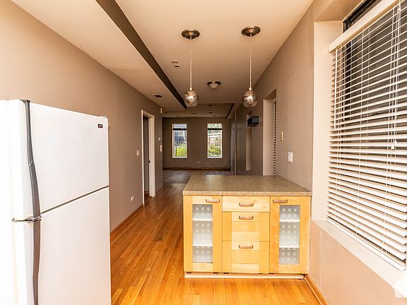 5th image of 1335 N Wolcott Ave APT 1F