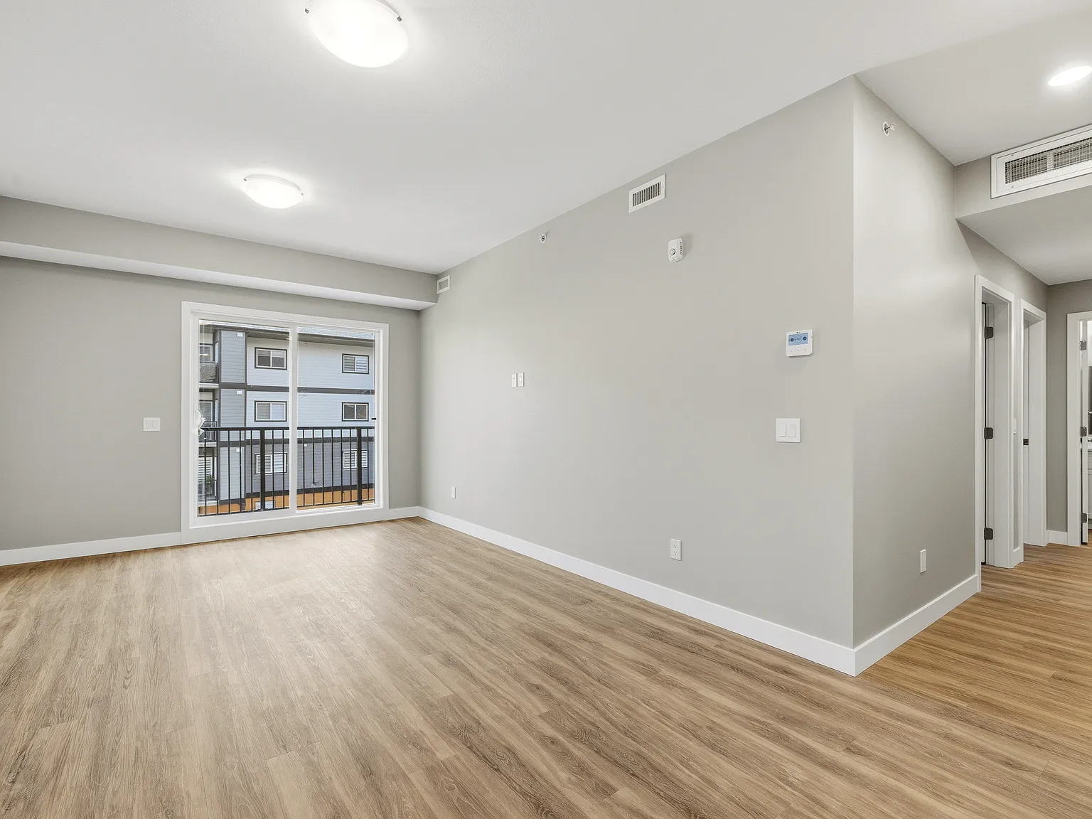 2 bed, 789 sqft, $2,100 — Photo 4