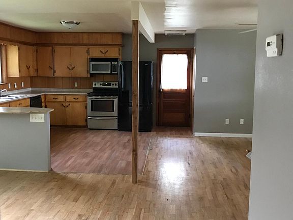 3rd image of 890 S Washington Ave