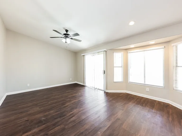 6634 W Pima St — Photo 7