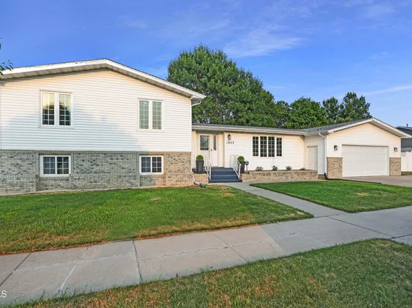 1822 14th Ave W, Williston, ND 58801