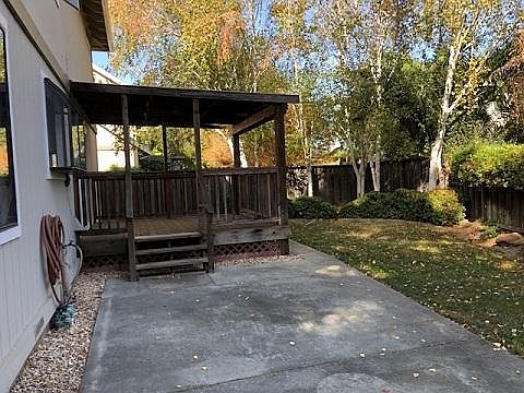 3rd image of 570 Creekside Ln
