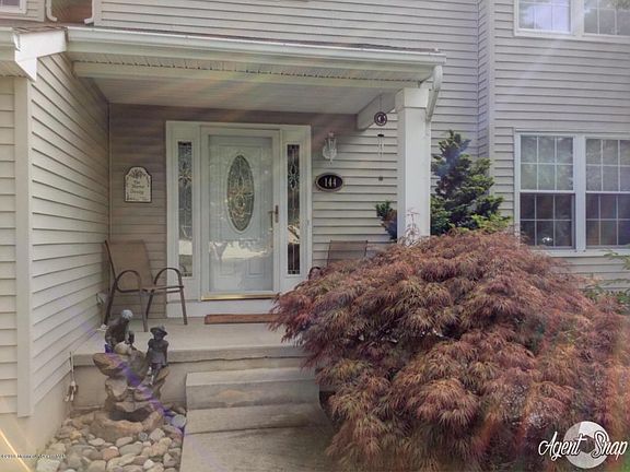 2nd image of 144 Red Oak Ct