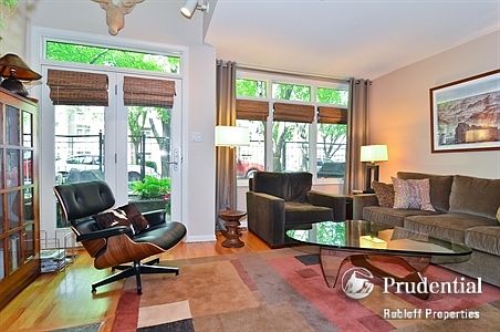 4th image of 2735 N Janssen Ave #A