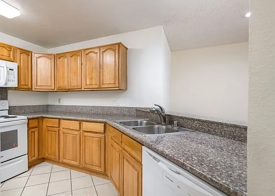 7525 Charmant Dr #113 — Photo 19