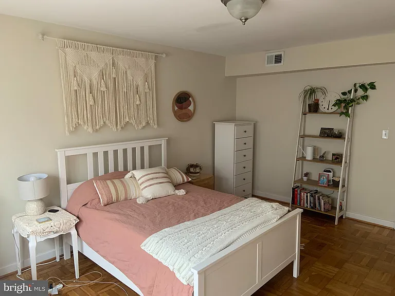 732 N Oakland St — Photo 13