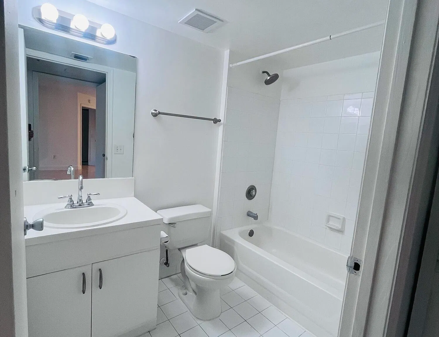 2 bed, 2.0 bath, 820 sqft, $2,175 — Photo 1