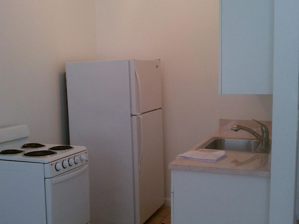 2nd image of 809 Hollywood Rd NW Unit C
