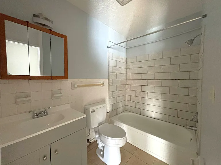 310 Farnol St SW #3 — Photo 8