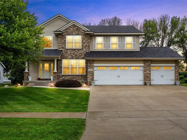 2520 Grey Wolf, Hiawatha, IA 52233