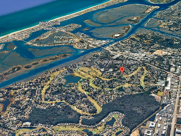 2 miles to Wrightsville Beach Park, 3 miles to Johnny Mercer's pier