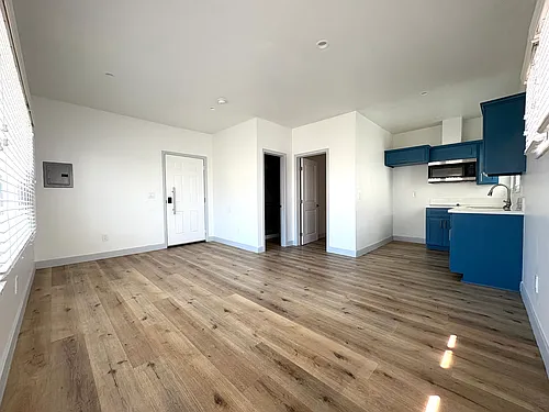 729 Lime Ave #11 Photo 1