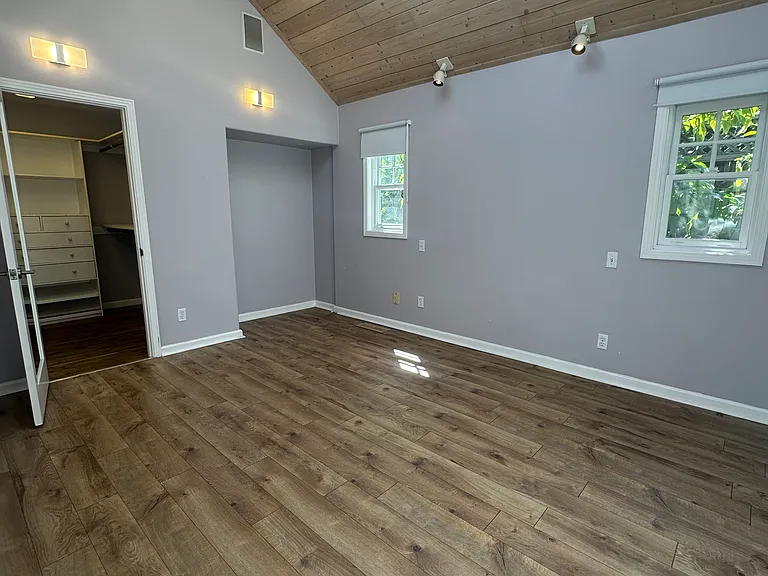 1613 Mariposa Ave — Photo 19