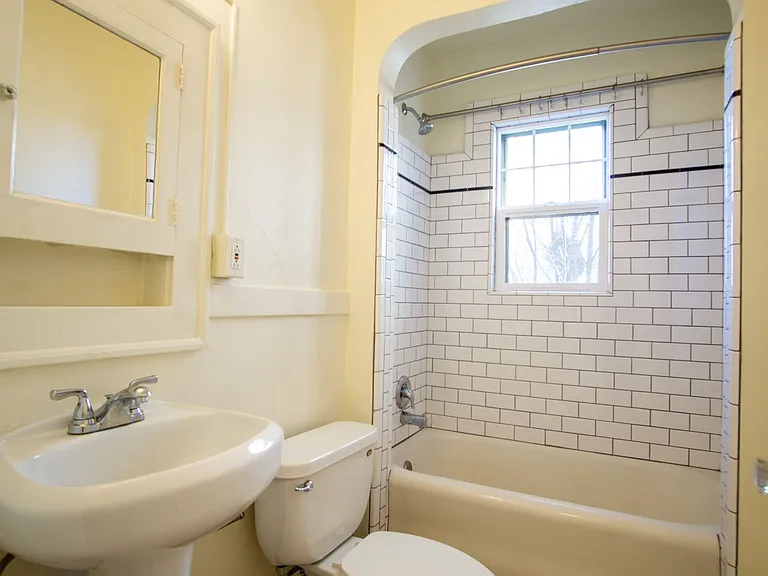 1944 NW Johnson St #301 — Photo 9