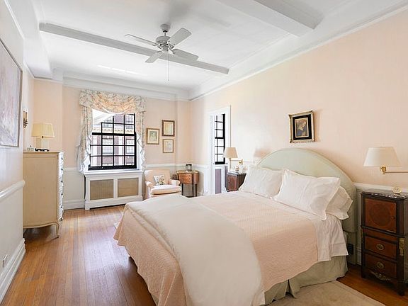 3rd image of 129 E 69th St APT 3C