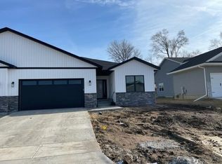 3040 Sunflower St, Ely, IA 52227