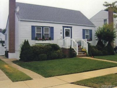 35 Plitt Ave, Farmingdale, NY, 11735
