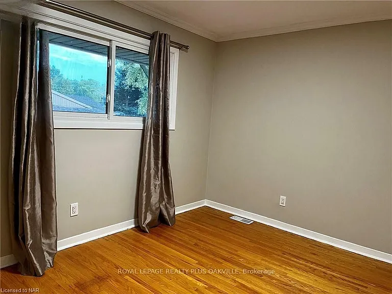 694 Niagara St #UPPER — Photo 16
