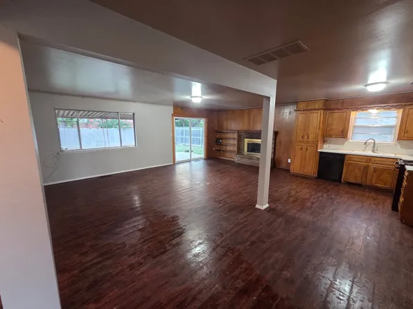 2402 S Hickory Ave, Broken Arrow, OK 74012