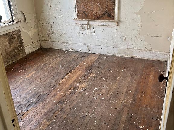 4th image of 15368 Turner St