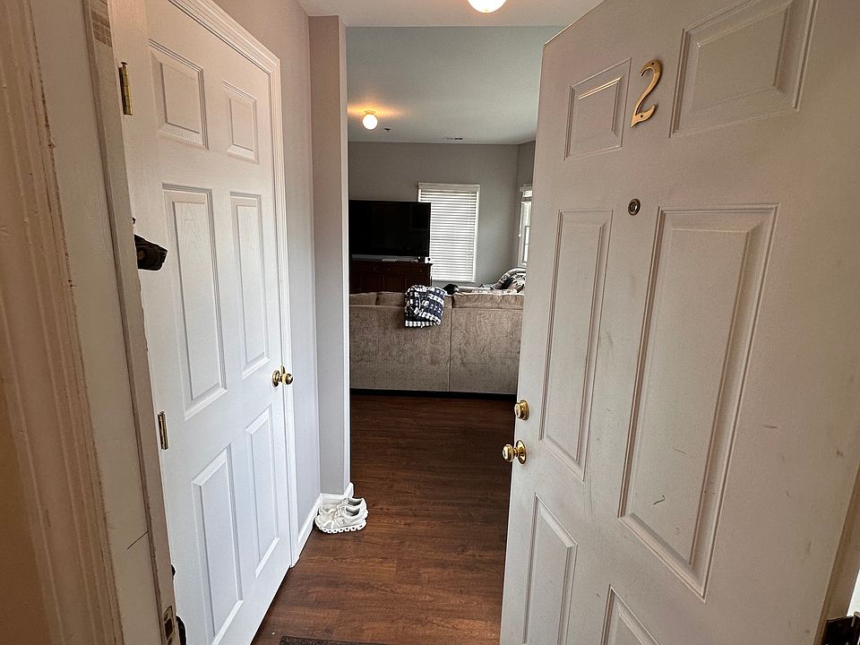 1st image of 27 Sussex Ave APT 2