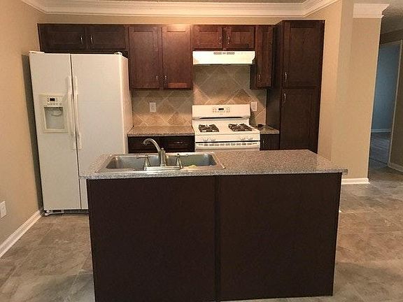 3rd image of 246 Village Way