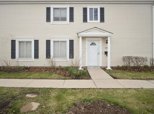 1256 Cove Dr #1, Prospect Heights, IL 60070