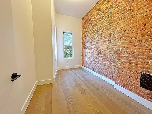 1853 Cornelia Street image 8 of 15