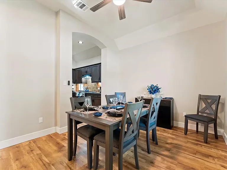 976 Northampton Dr — Photo 16