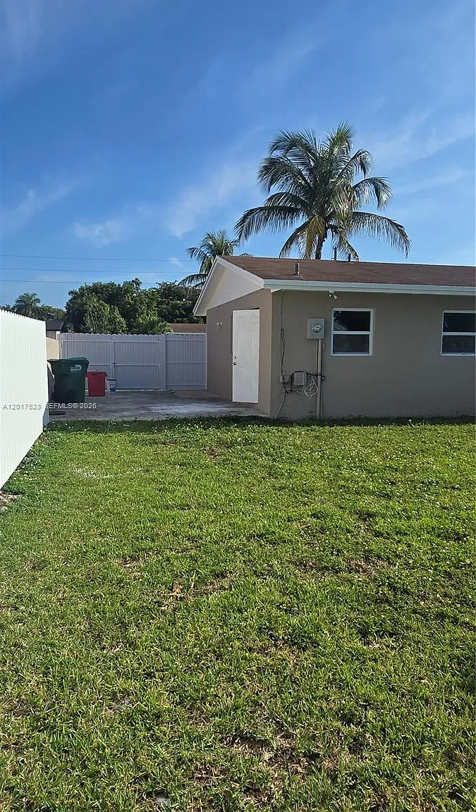 4 bed, 2.0 bath, 1250 sqft, $3,300 — Photo 4
