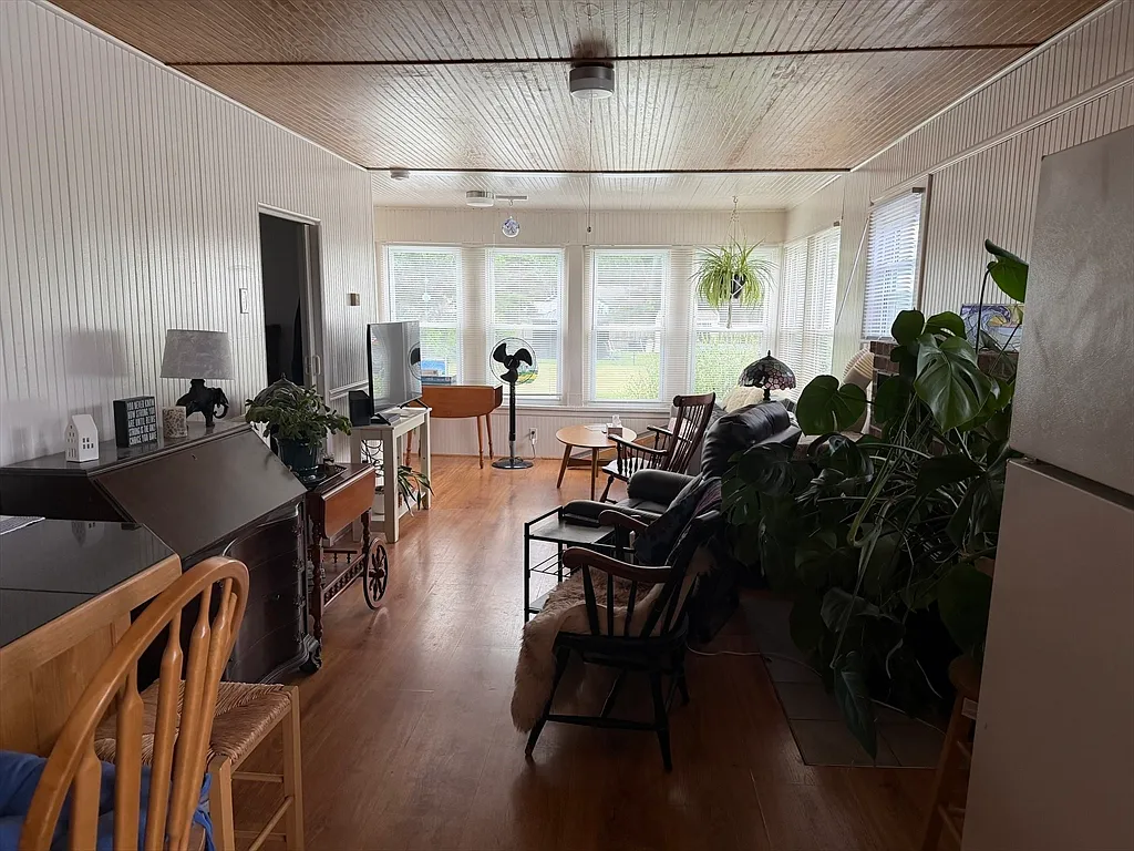 2 bed, 1.0 bath, 528 sqft, $2,500 — Photo 2