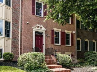 6862 Williamsburg Pond Ct, Falls Church, VA 22043