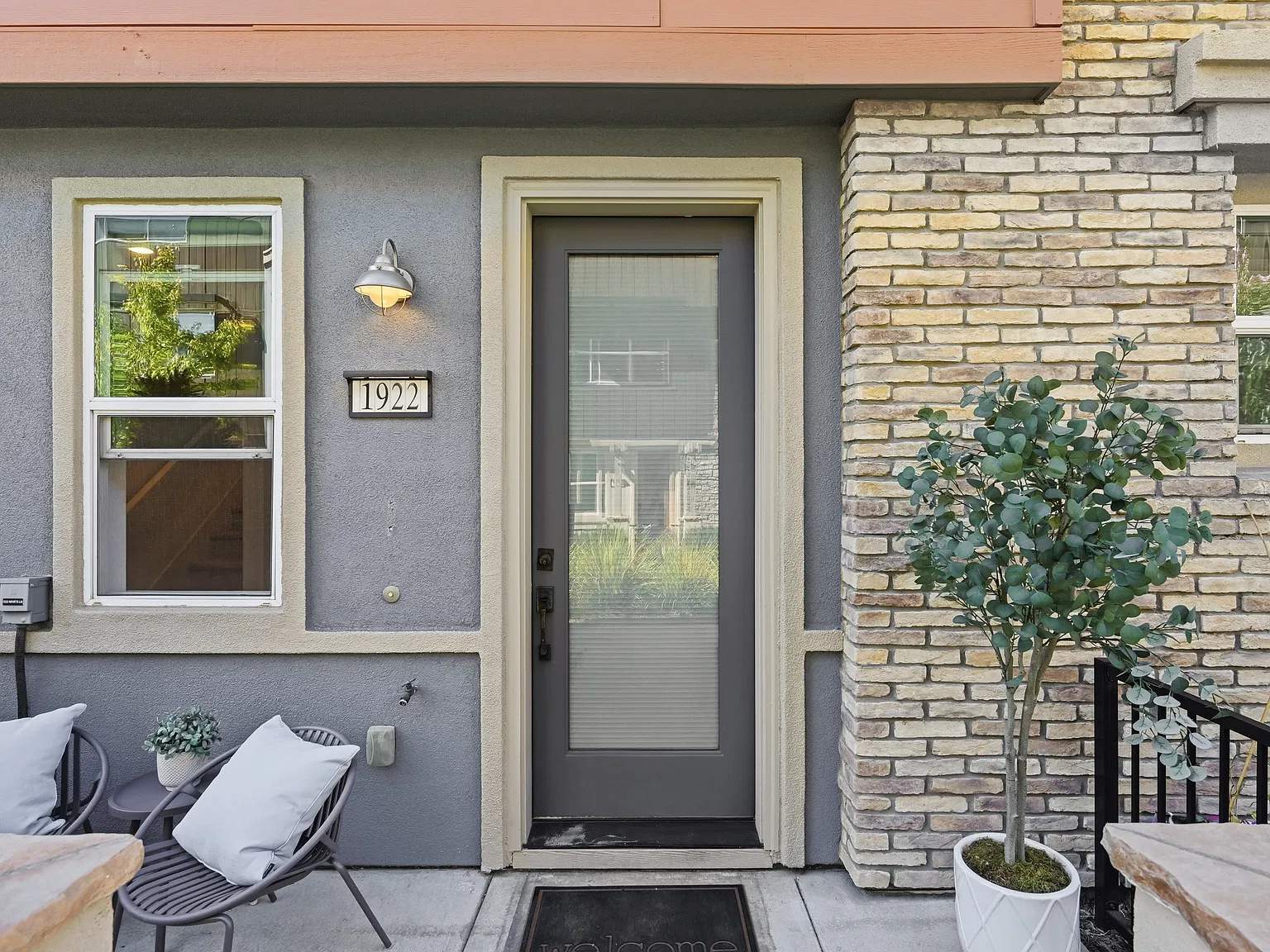 3 bed, 3.5 bath, 1895 sqft, $5,000 — Photo 2
