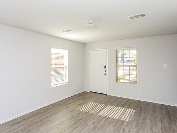 3rd image of 1409 Mark Ln