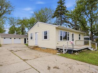 911 18th St N, Moorhead, MN 56560