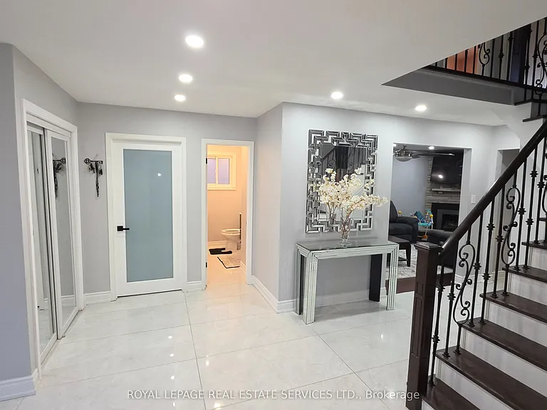 323 Winfield Ter — Photo 3