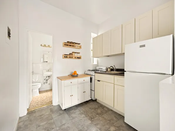 421 East 82nd Street image 4 of 17