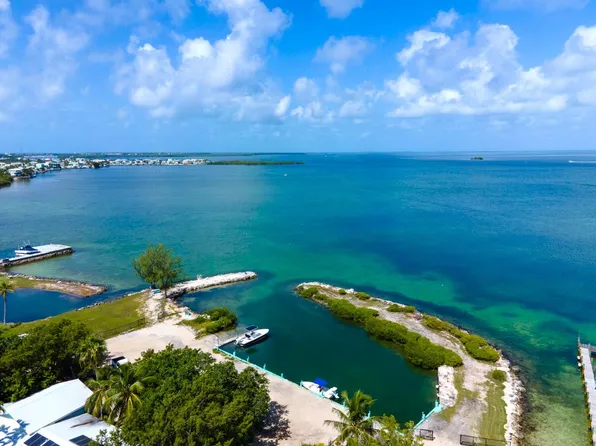 135 Sunset Gardens Dr, Tavernier, FL 33070