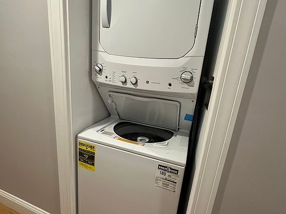 3rd image of 39 Calumet St APT 2