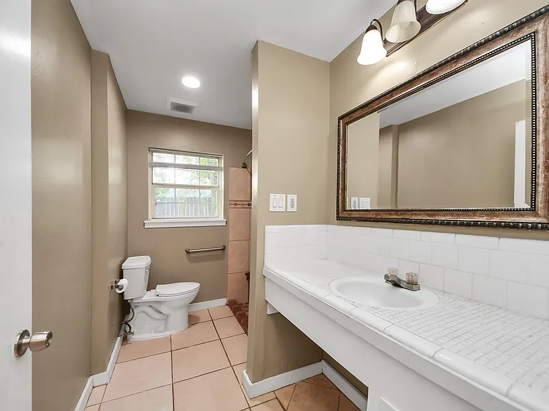 811 Hillcrest Dr — Photo 18