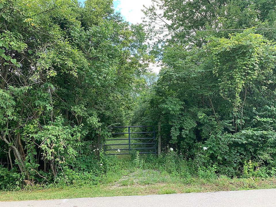 2nd image of 2025 Pine Grove Ln