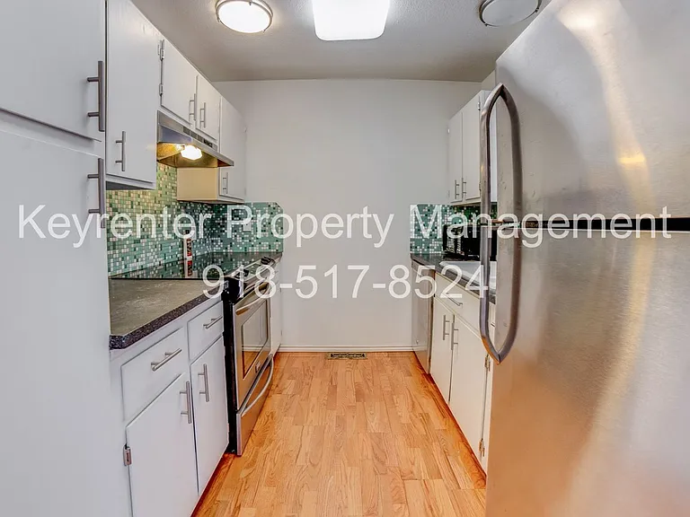 1303 S Lawton Ave #E — Photo 8