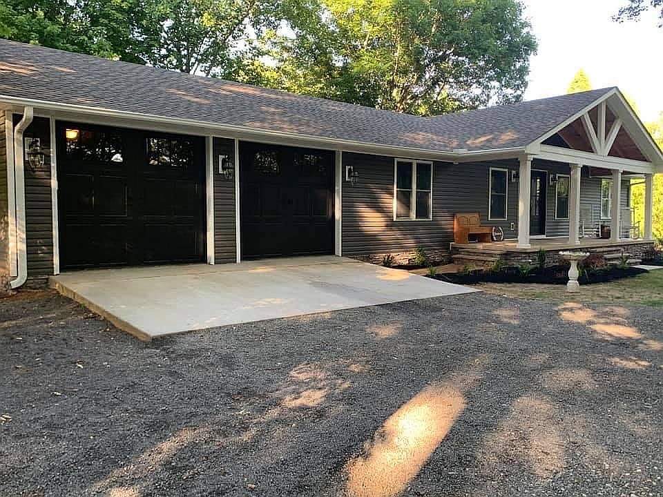 2nd image of 581 Chicken Rd