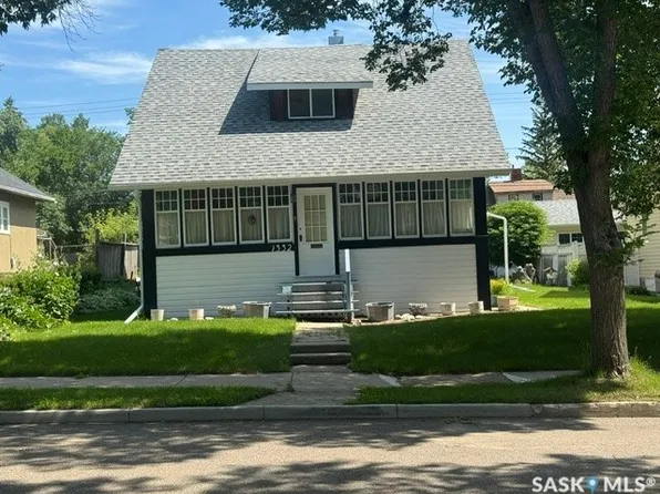1332 97th Street, North Battleford, SK S9A 0J8