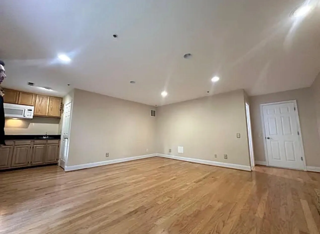 Studio, 400 sqft, $1,380 — Photo 4