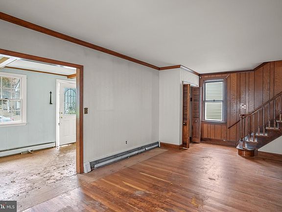 5th image of 47 Hillhurst Ave