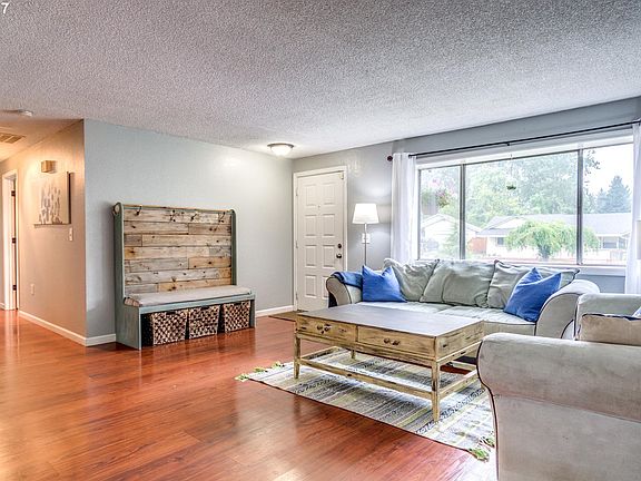 4th image of 2216 NE 96th Ct