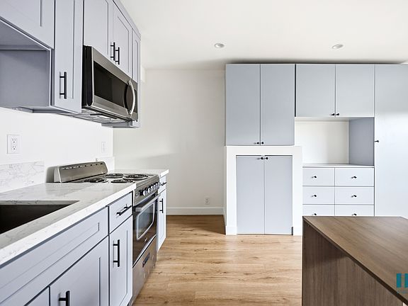 4th image of 2001 Penmar Ave APT 11