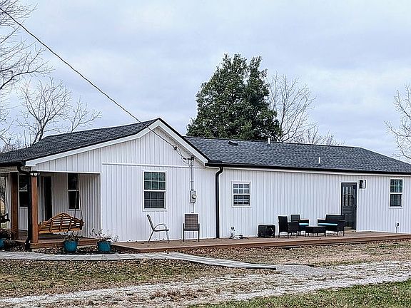 Expansive 41' x 8' side deck