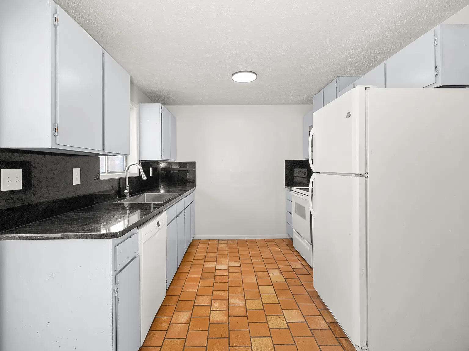 2 bed, 1.5 bath, 1675 sqft, $1,700 — Photo 3